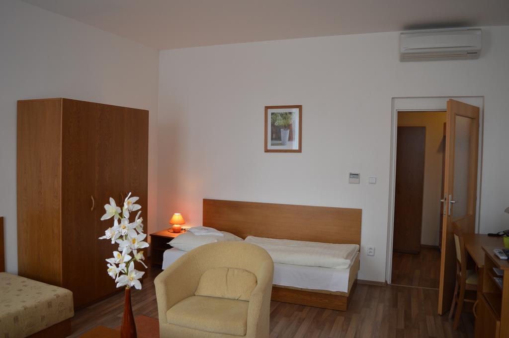 Garni Hotel SD Akademik Bratislava Oda fotoğraf