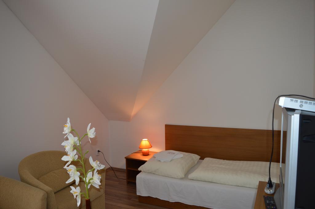 Garni Hotel SD Akademik Bratislava Oda fotoğraf